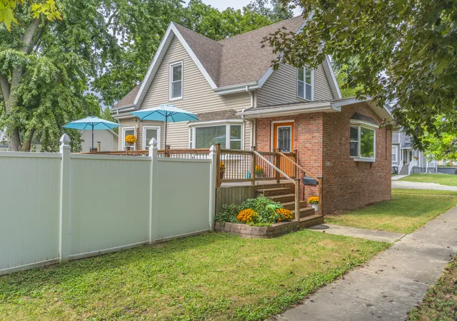 Photo 1 of Single family home for sale at 921 N Plum St, Pontiac, IL 61764 | MLS# 12734086 | Listing updated on 2026-10-01
