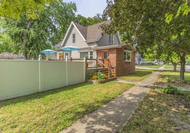 Photo 3 of Single family home for sale at 921 N Plum St, Pontiac, IL 61764 | MLS# 12734086 | Listing updated on 2026-10-01