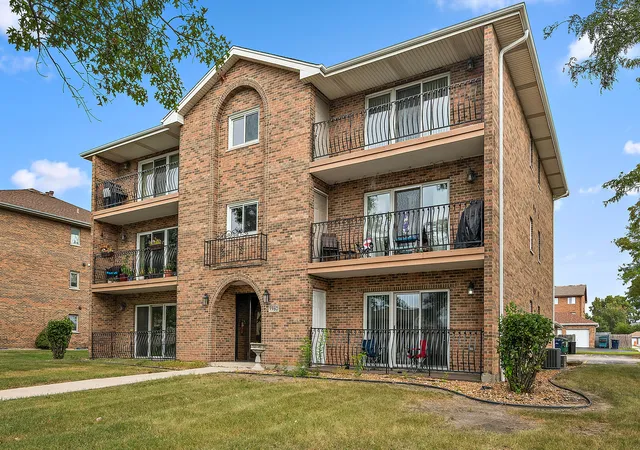 Photo 1 of Condo for sale at 9960 W 153rd Street #1W, Orland Park, IL 60462 | MLS# 12734099 | Listing updated on 2026-09-20