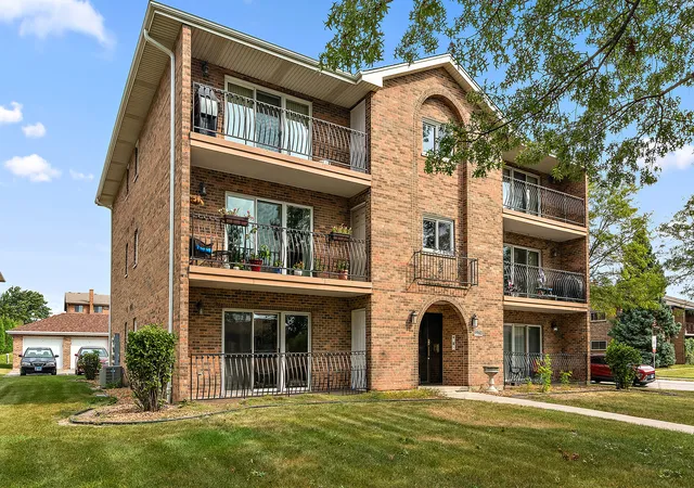 Photo 3 of Condo for sale at 9960 W 153rd Street #1W, Orland Park, IL 60462 | MLS# 12734099 | Listing updated on 2026-09-20