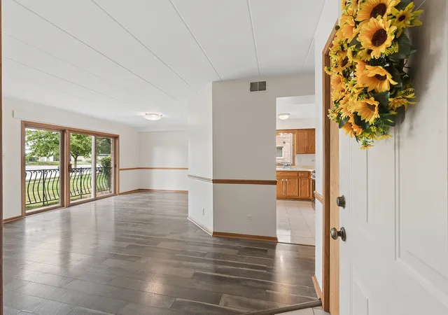 Listing Photo 4 - Condo for sale in building located at 9960 W 153Rd St, Orland Park, IL 60462 - Unit #1W