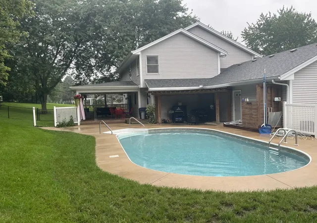 Photo 2 of Single family home for sale at 2137 Saint James Ave, Belvidere, IL 61008 | MLS# 12734154 | Listing updated on 2026-09-12