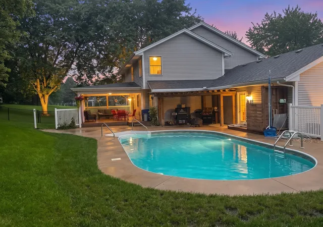 Photo 2 of Single family home for sale at 2137 Saint James Ave, Belvidere, IL 61008 | MLS# 12734154 | Listing updated on 2026-10-21