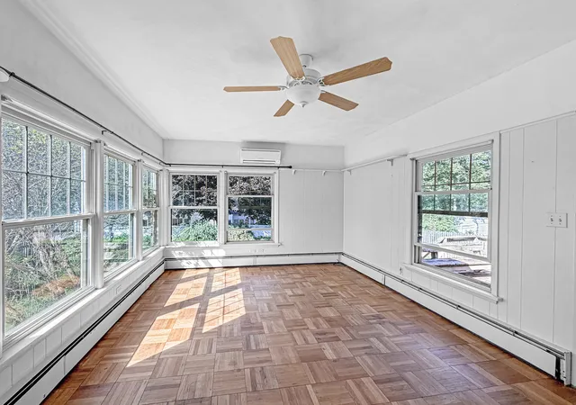 Photo 2 of Single family home for sale at 422 S Park Blvd, Freeport, IL 61032 | MLS# 12734214 | Listing updated on 2026-09-12