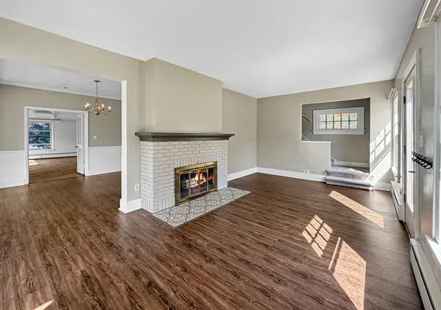 Photo 3 of Single family home for sale at 422 S Park Blvd, Freeport, IL 61032 | MLS# 12734214 | Listing updated on 2026-09-12