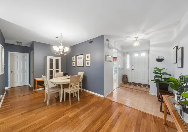 Photo 3 of Condo for sale at 1214 Gulfstream Pkwy #19B, Libertyville, IL 60048 | MLS# 12734218 | Listing updated on 2026-10-06