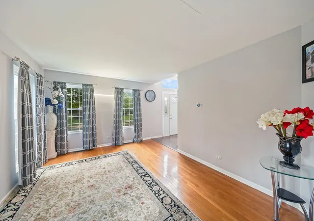 Photo 4 of Single family home for sale at 57 White Fence Trl, Streamwood, IL 60107 | MLS# 12734227 | Listing updated on 2026-09-06