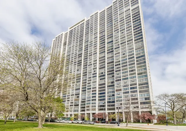 1st image of 2800 N Lake Shore Dr, Chicago, IL 60657