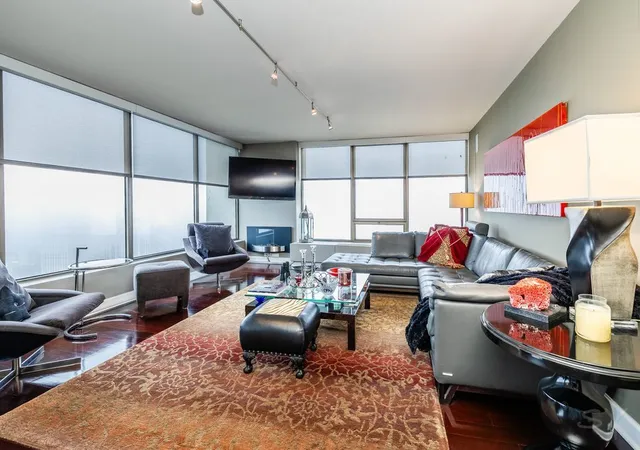 4th image of 2800 N Lake Shore Dr, Chicago, IL 60657