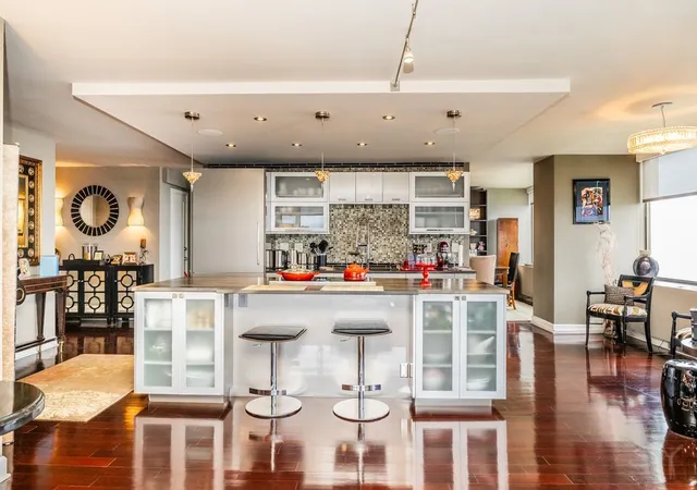 5th image of 2800 N Lake Shore Dr, Chicago, IL 60657