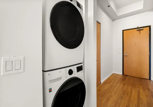 Photo 4 of Condo for sale at 1201 W Adams St #801, Chicago, IL 60607 | MLS# 12734338 | Listing updated on 2026-09-24