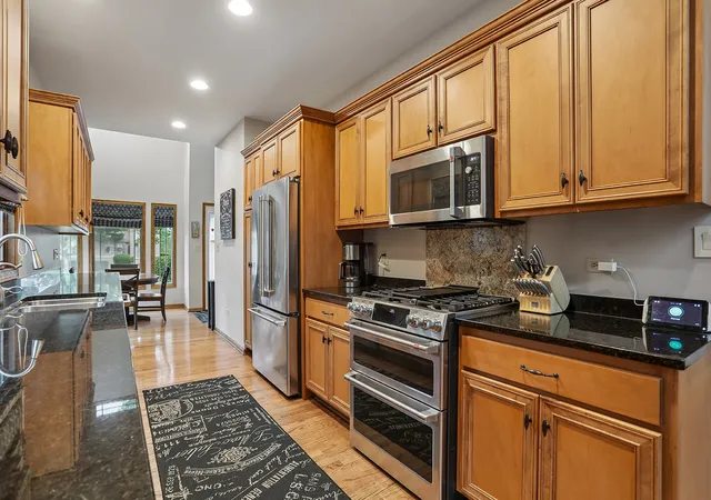 Photo 4 of Townhouse for sale at 20467 Falling Water Cir, Frankfort, IL 60423 | MLS# 12734342 | Listing updated on 2026-09-13
