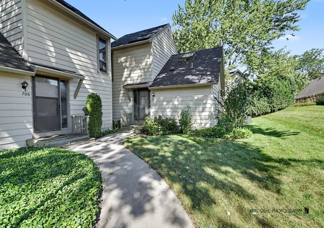 Photo 1 of Townhouse for sale at 706 Wakefield Rd, Gurnee, IL 60031 | MLS# 12734365 | Listing updated on 2026-09-22