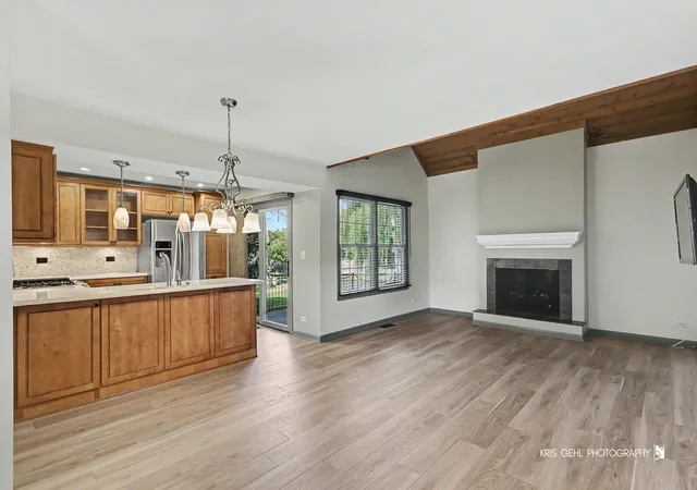 Photo 3 of Townhouse for sale at 706 Wakefield Rd, Gurnee, IL 60031 | MLS# 12734365 | Listing updated on 2026-09-22