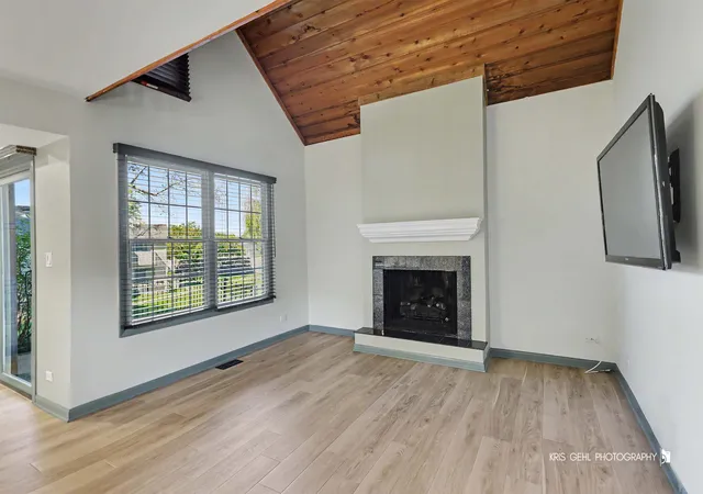 Photo 3 of Townhouse for sale at 706 Wakefield Rd, Gurnee, IL 60031 | MLS# 12734365 | Listing updated on 2026-09-22