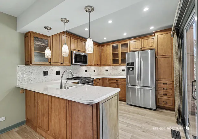 Photo 4 of Townhouse for sale at 706 Wakefield Rd, Gurnee, IL 60031 | MLS# 12734365 | Listing updated on 2026-09-22