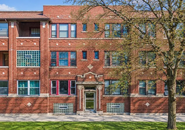 Townhouse for sale at 5463 S Ellis Ave #1, Chicago, IL 60615 | MLS# 12734378