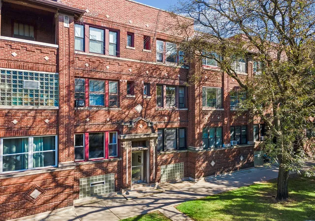 Photo 2 of Townhouse for sale at 5463 S Ellis Ave #1, Chicago, IL 60615 | MLS# 12734378 | Listing updated on 2026-10-16
