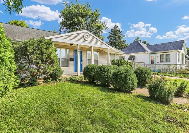 Photo 2 of Sale Pending at 1306 W Hill St, Urbana, IL 61801 | MLS# 12734392 | Listing updated on 2026-09-23