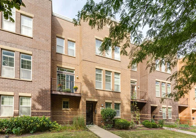Photo 1 of Townhouse for sale at 3544 S Federal St, Chicago, IL 60609 | MLS# 12734398 | Listing updated on 2026-09-22