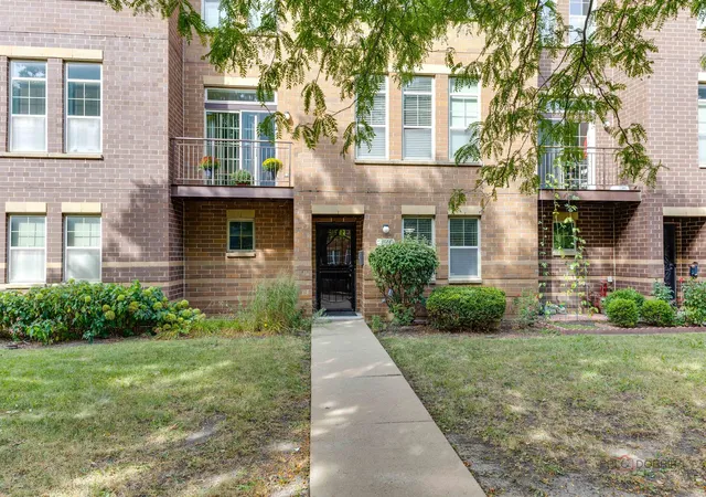 Photo 2 of Townhouse for sale at 3544 S Federal St, Chicago, IL 60609 | MLS# 12734398 | Listing updated on 2026-09-22