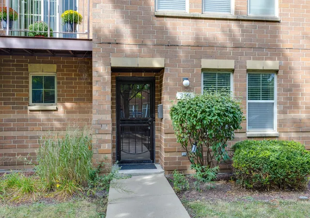 Photo 3 of Townhouse for sale at 3544 S Federal St, Chicago, IL 60609 | MLS# 12734398 | Listing updated on 2026-09-22