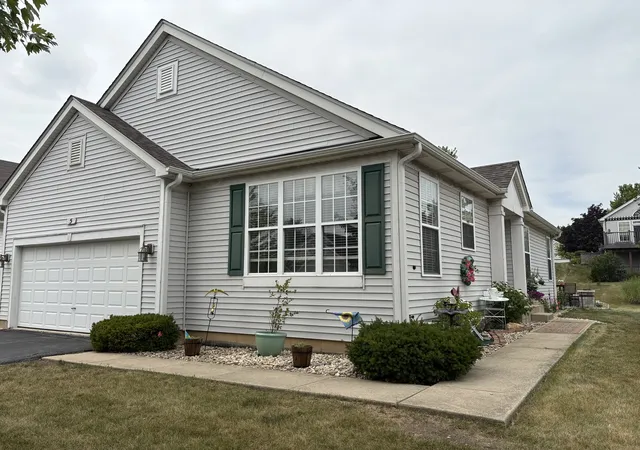 Photo 1 of Single family home for sale at 5 E Hague Dr, Antioch, IL 60002 | MLS# 12734406 | Listing updated on 2026-08-16
