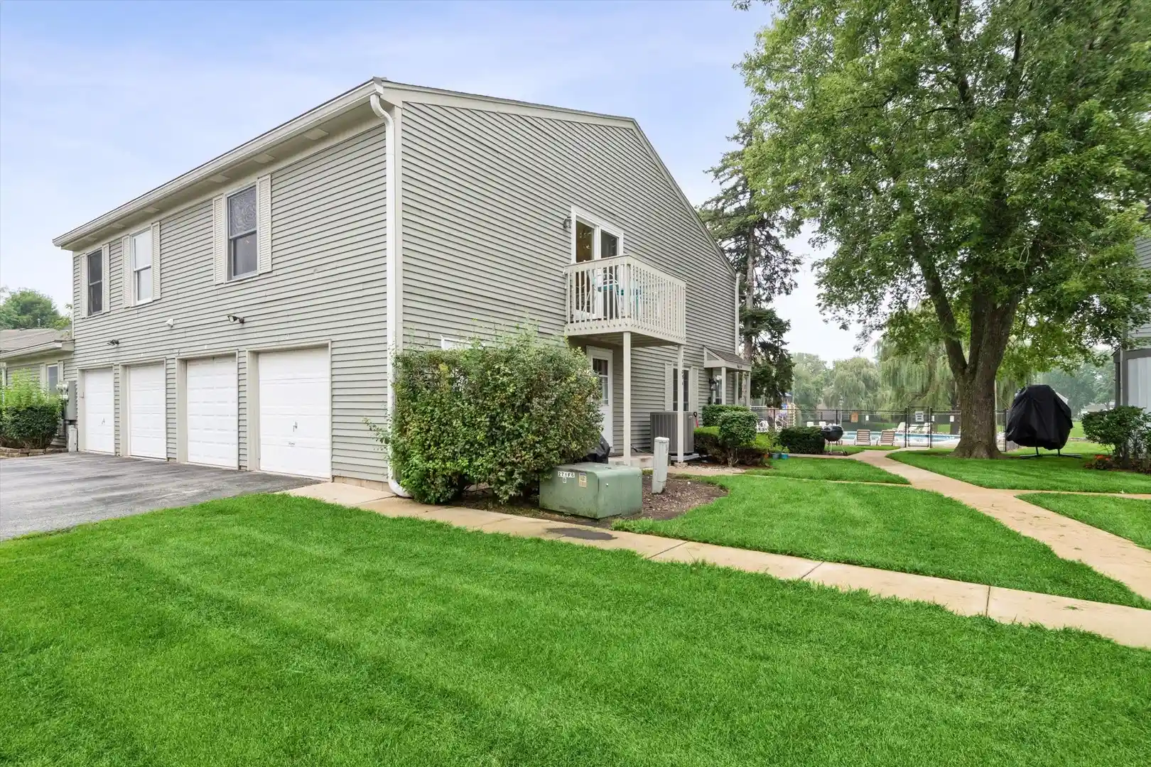 Listing Photo 1 - Condo for sale in 1105 Mount Vernon Ct located at 1105 Mount Vernon Ct, Wheaton, IL 60189 - Unit 1105 Mount Vernon Ct
