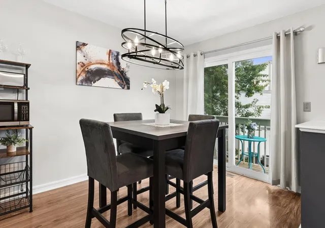 Listing Photo 5 - Condo for sale in building located at 1105 Mount Vernon Ct, Wheaton, IL 60189 - Unit #A