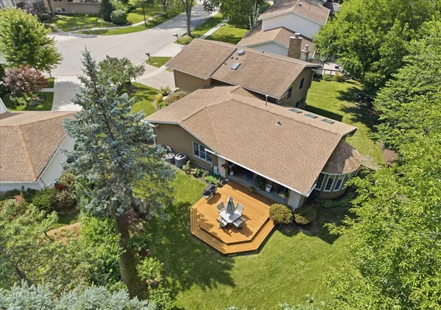 Photo 3 of Single family home for sale at 206 Londonderry Ct, Mundelein, IL 60060 | MLS# 12734436 | Listing updated on 2026-09-14