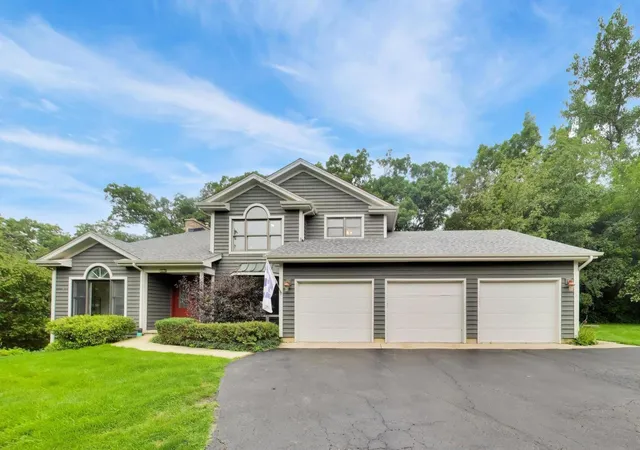 Photo 1 of Single family home for sale at 117 Stone Marsh Ln, North Barrington, IL 60010 | MLS# 12734457 | Listing updated on 2026-09-14