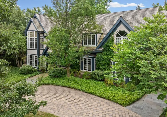 Photo 2 of Mansion for sale at 3 Old Hunt Rd, Northfield, IL 60093 | MLS# 12734478 | Listing updated on 2026-09-21