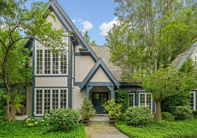 Photo 3 of Mansion for sale at 3 Old Hunt Rd, Northfield, IL 60093 | MLS# 12734478 | Listing updated on 2026-09-21