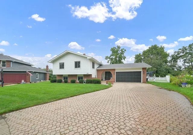 Photo 1 of Sale Pending at 1441 Holland Pl, Downers Grove, IL 60515 | MLS# 12734490 | Listing updated on 2026-09-24