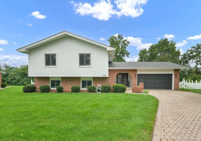 Photo 2 of Sale Pending at 1441 Holland Pl, Downers Grove, IL 60515 | MLS# 12734490 | Listing updated on 2026-09-24
