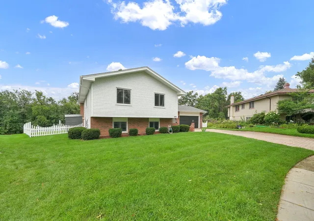 Photo 3 of Sale Pending at 1441 Holland Pl, Downers Grove, IL 60515 | MLS# 12734490 | Listing updated on 2026-09-24