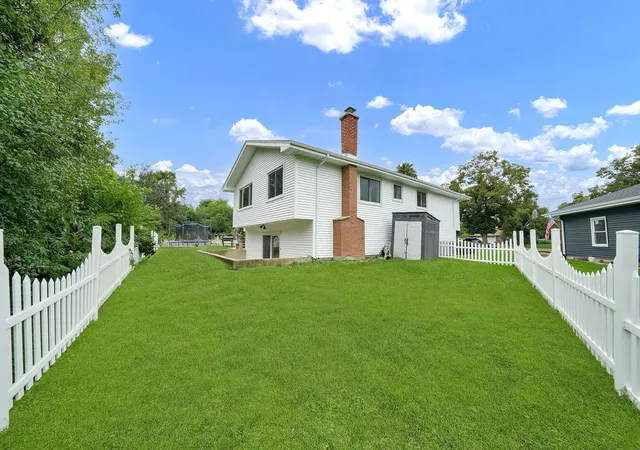 Photo 3 of Sale Pending at 1441 Holland Pl, Downers Grove, IL 60515 | MLS# 12734490 | Listing updated on 2026-09-24