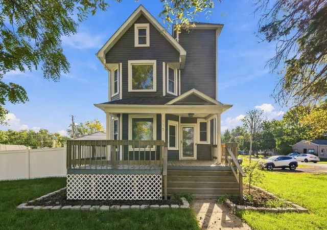 Photo 1 of Single family home for sale at 115 N Main St, Crescent City, IL 60928 | MLS# 12734494 | Listing updated on 2026-10-09