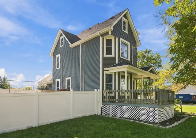Photo 3 of Single family home for sale at 115 N Main St, Crescent City, IL 60928 | MLS# 12734494 | Listing updated on 2026-10-09