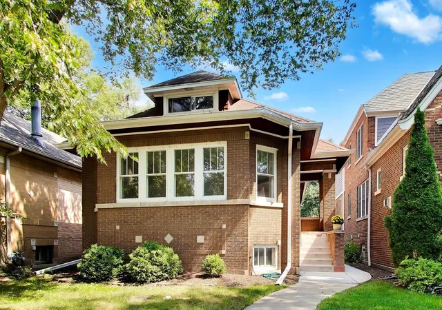 Photo 2 of Sale Pending at 1102 Wisconsin Ave, Oak Park, IL 60304 | MLS# 12734539 | Listing updated on 2026-10-04