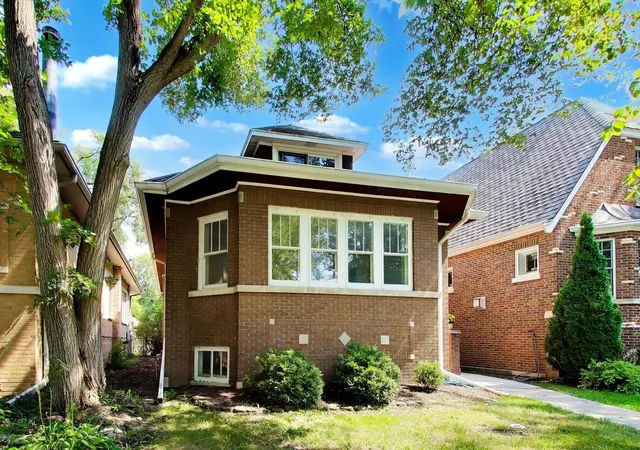 Photo 3 of Sale Pending at 1102 Wisconsin Ave, Oak Park, IL 60304 | MLS# 12734539 | Listing updated on 2026-10-04