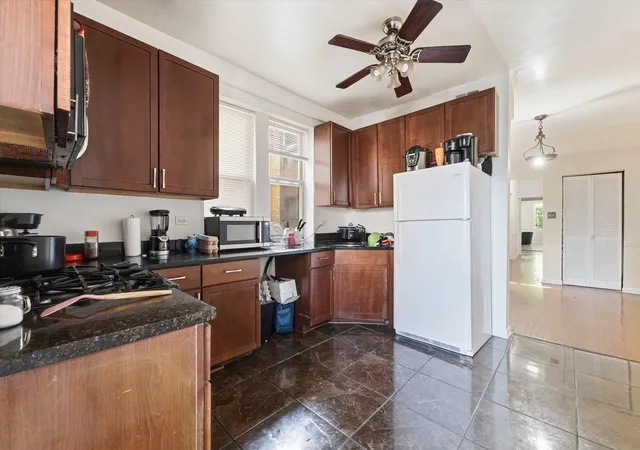 Listing Photo 5 - Condo for sale in building located at 2509 E 76Th St, Chicago, IL 60649 - Unit #1
