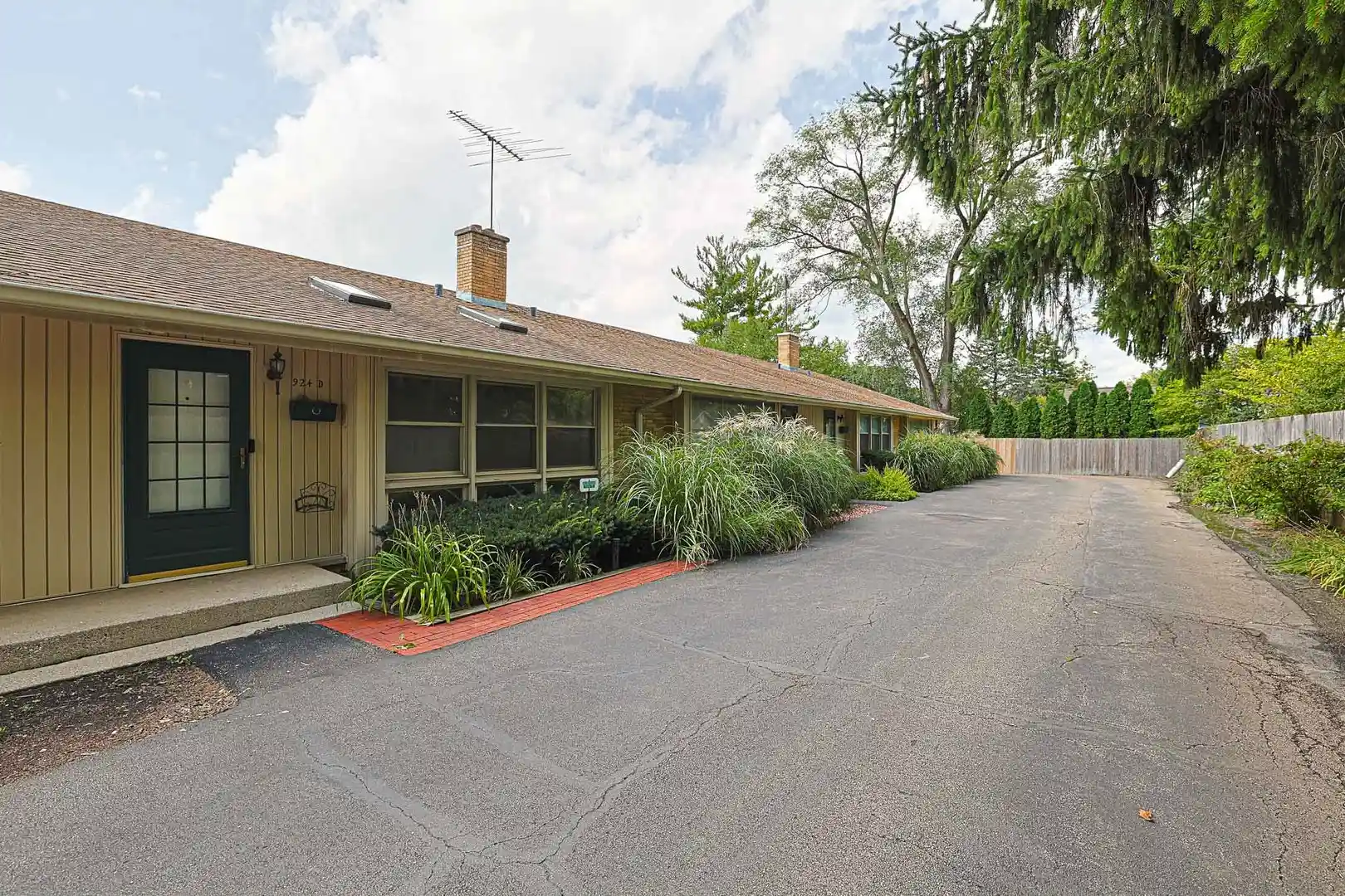 Listing Photo 1 - Condo for sale in 924 N Milwaukee Ave located at 924 N Milwaukee Ave, Libertyville, IL 60048 - Unit 924 N Milwaukee Ave