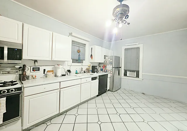 Photo 3 of Single family home for sale at 487 Wentworth Ave, Calumet City, IL 60409 | MLS# 12734594 | Listing updated on 2026-09-16