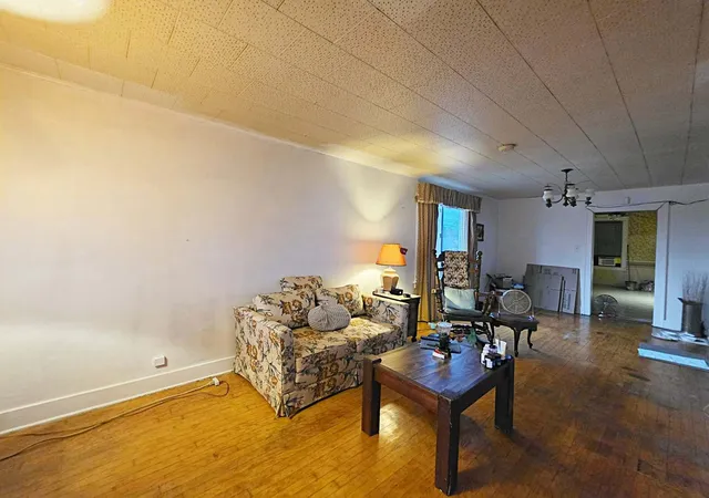 Photo 4 of Single family home for sale at 487 Wentworth Ave, Calumet City, IL 60409 | MLS# 12734594 | Listing updated on 2026-09-16