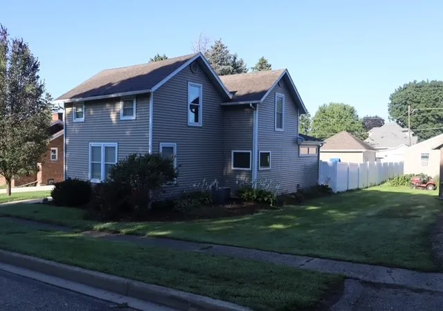 Photo 2 of Single family home for sale at 117 4th Street, Walnut, IL 61376 | MLS# 12734628 | Listing updated on 2026-10-07