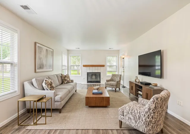Listing Photo 5 - Condo for sale in building located at 349 Sheffield Dr, Schaumburg, IL 60194 - Unit #349