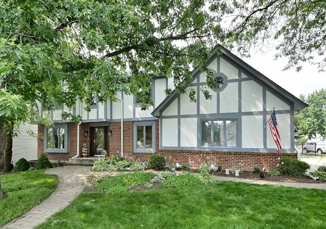 Photo 2 of Single family home for sale at 27w168 Chartwell Dr, Winfield, IL 60190 | MLS# 12734650 | Listing updated on 2026-09-11
