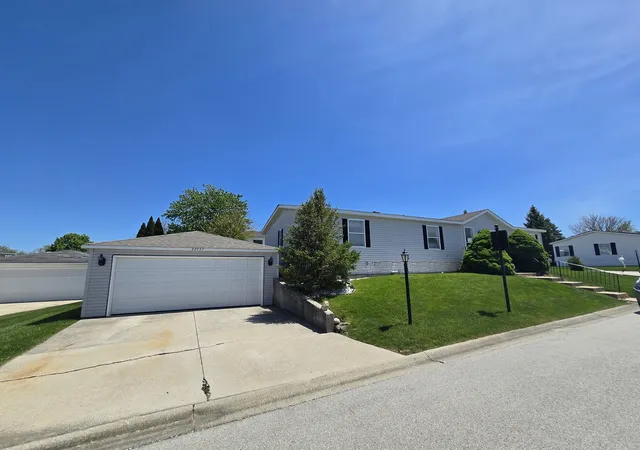 3rd image of 22737 Beverly Dr, Frankfort, IL 60423 | MLS# 12734654