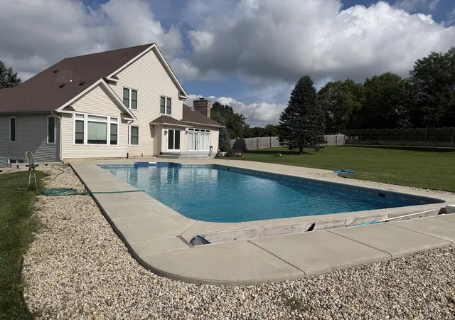 Photo 3 of Single family home for sale at 11868 Cardinal Ln, Caledonia, IL 61011 | MLS# 12734655 | Listing updated on 2026-09-07